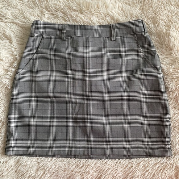FASHION NOVA - Plaid Mini Skirt - Picture 3 of 7